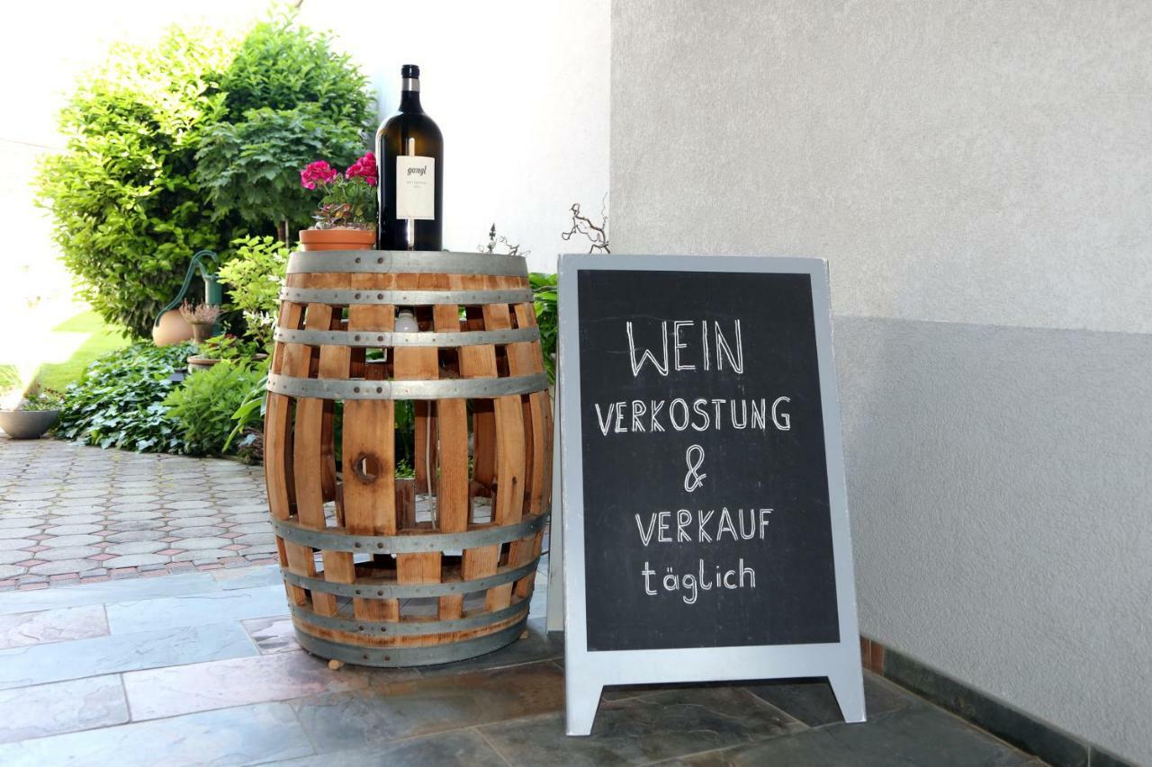 Weingut Apartment Hildegard Gangl Illmitz Exterior foto